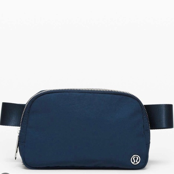 lululemon athletica Handbags - 🆕LULULEMON BELT BAG TRUE NAVY